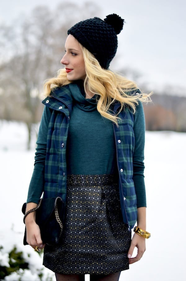 Navy plaid skirt outfit best sale