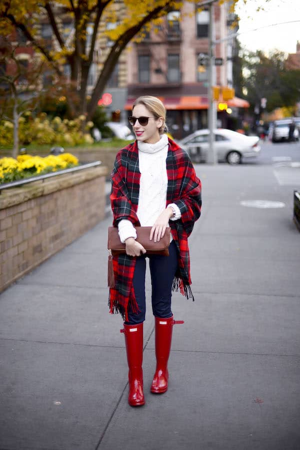 outfits with red hunter boots