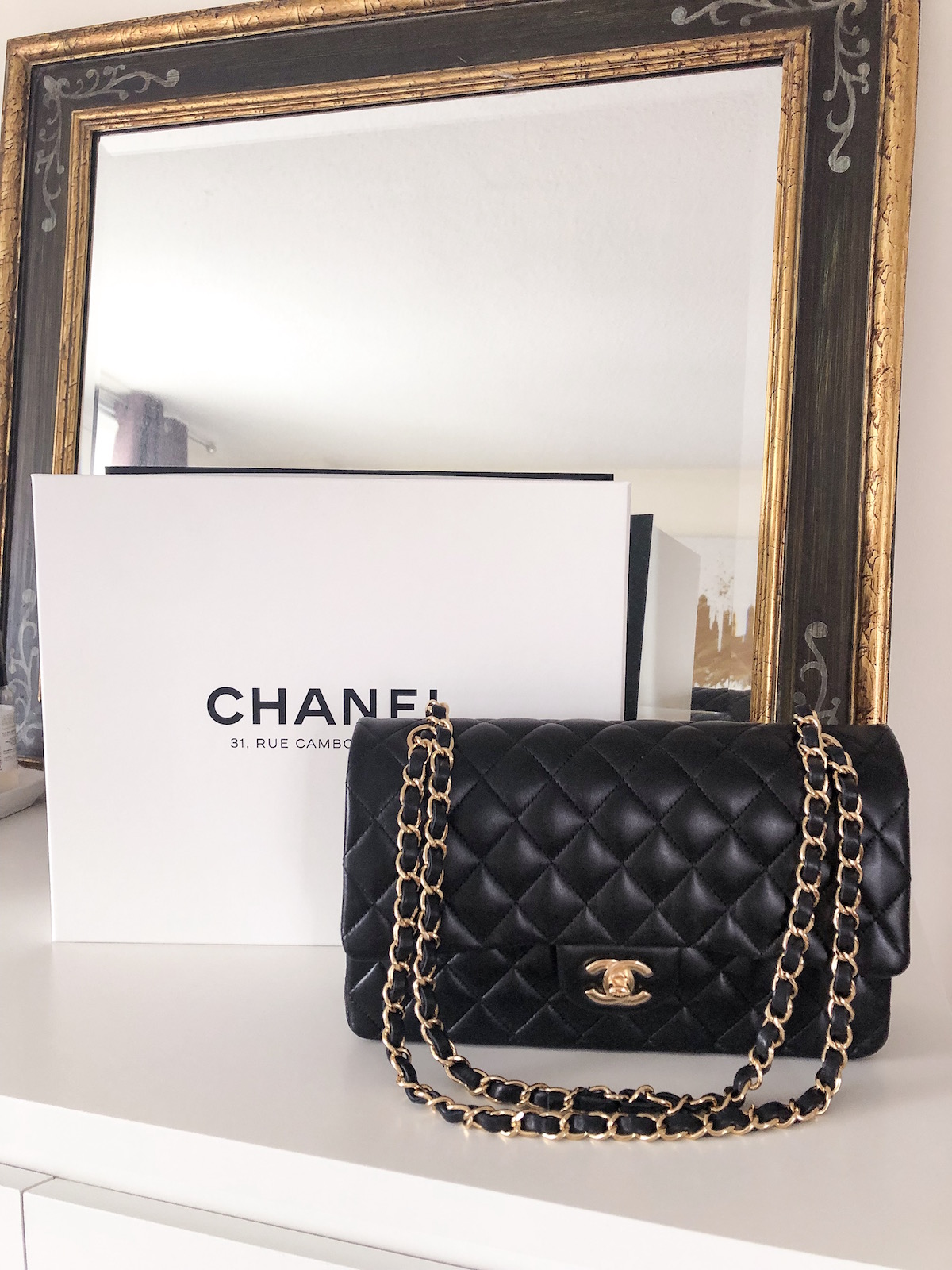 chanel quilted bag gold chain