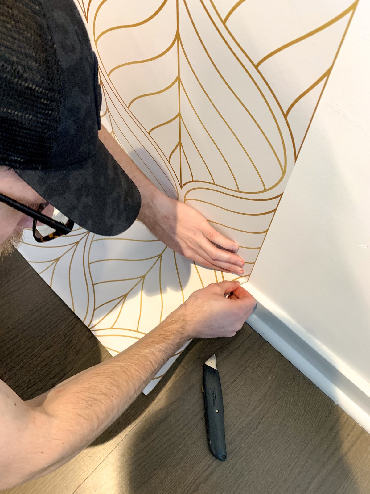 How To Apply Temporary Wallpaper In A Rental Apartment